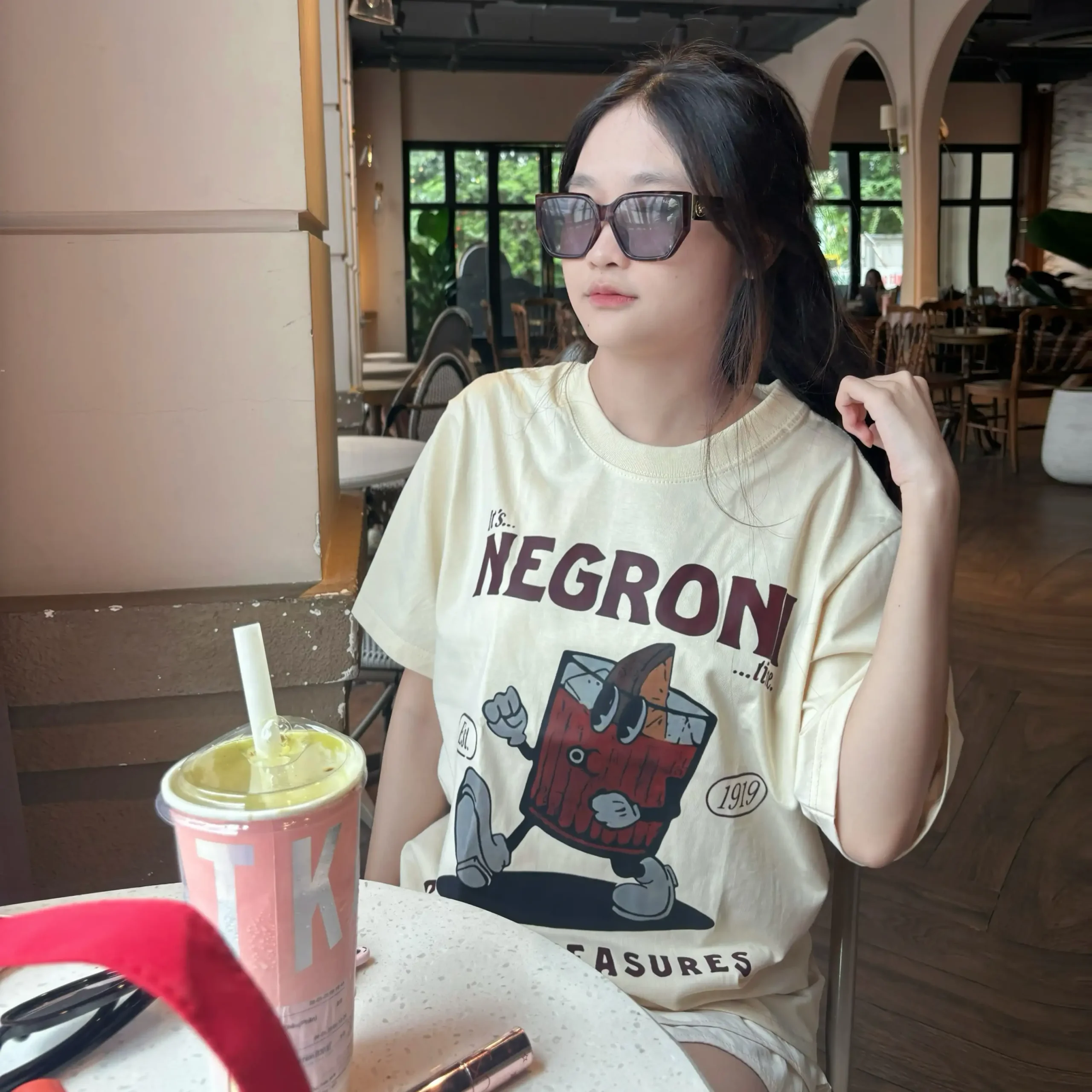 Sỉ áo thun oversize – Cơ hội kinh doanh lợi nhuận cho người bán lẻ thời trang 2 ao thun oversize